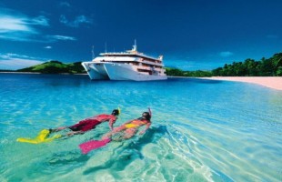 Fiji snorkle & big yacht