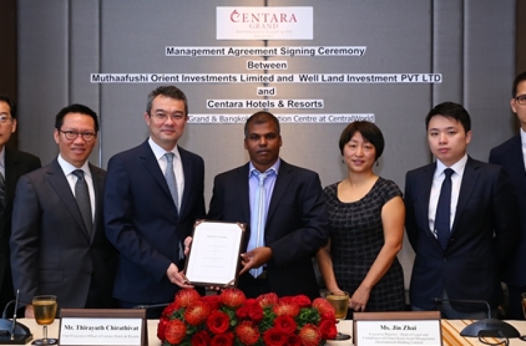 Management agreement ceremony between Muthaafushi Orient Investments Ltd, and Centara Hotels and Resorts to open Centara’s third resort in the Maldives’ B. Muthaafushi. Middle figure is Mohamed Hameed.  HOSPITALITYNET