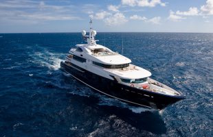 M Y Cloud 9 - Entering Galle Port